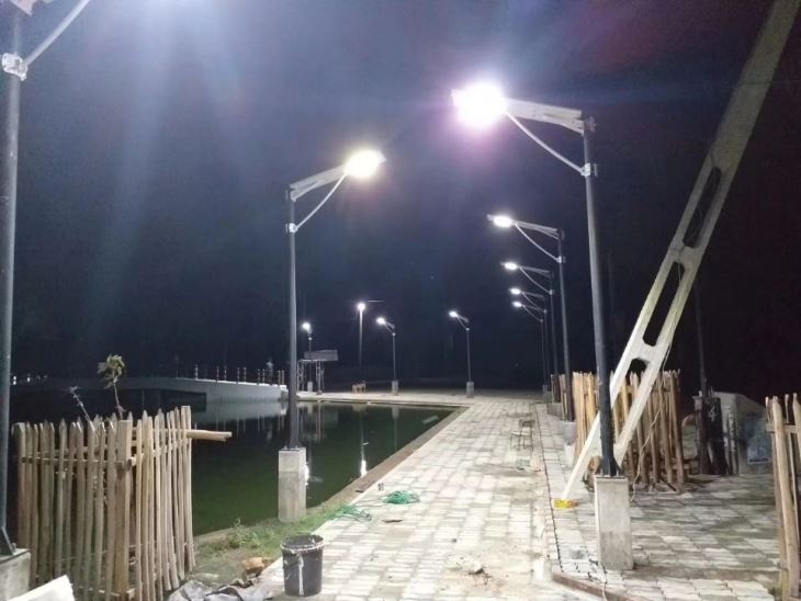 70W To 120W All In One Solar Street Lights